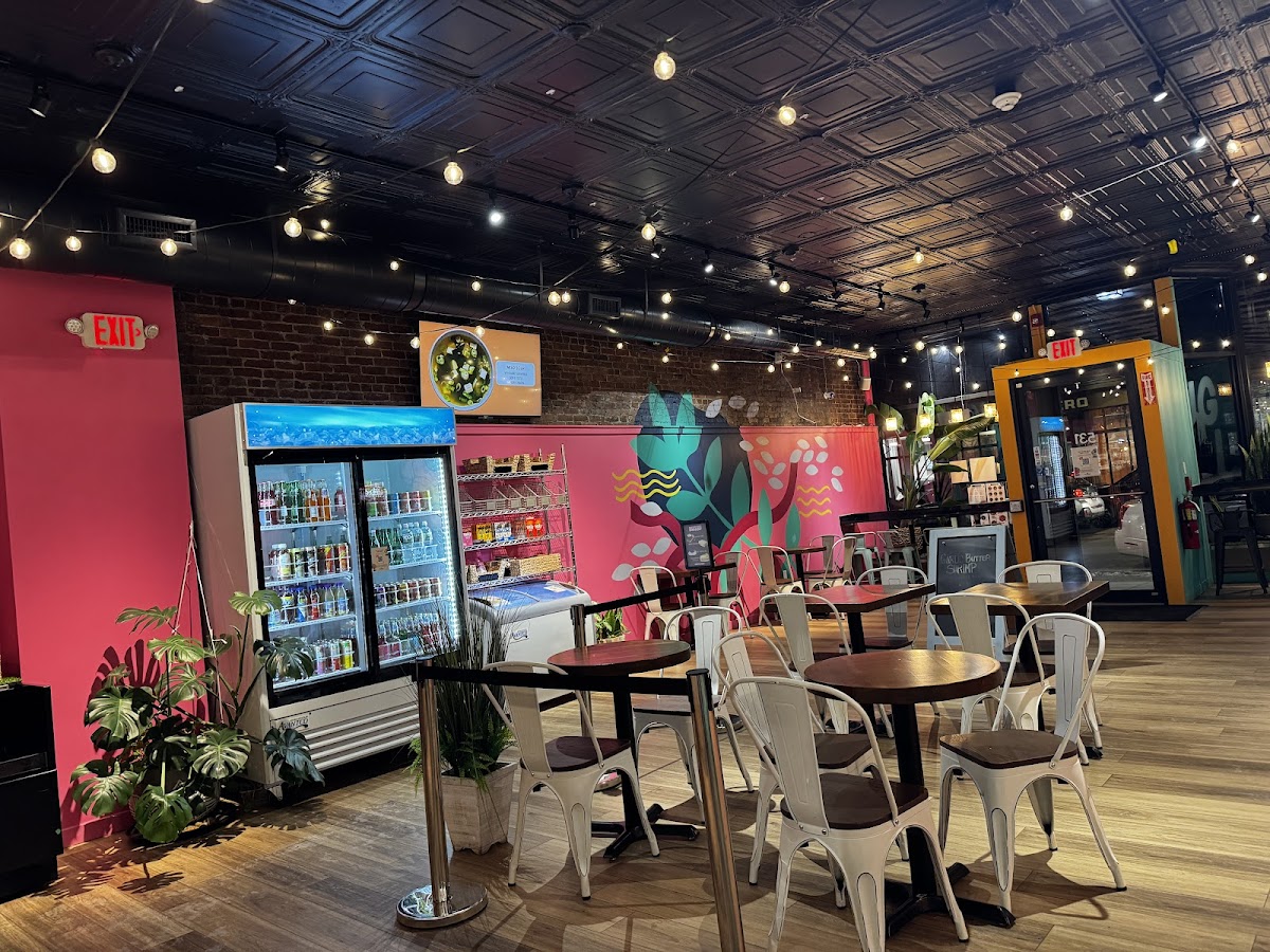 Big Fin Poké - Melrose Photos 2